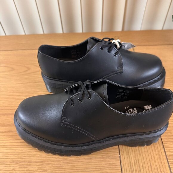 Dr. Martens Size 10/11 Unisex  Black Leather Lace-Up Shoes Rubber Sole Footwear - Picture 7 of 16